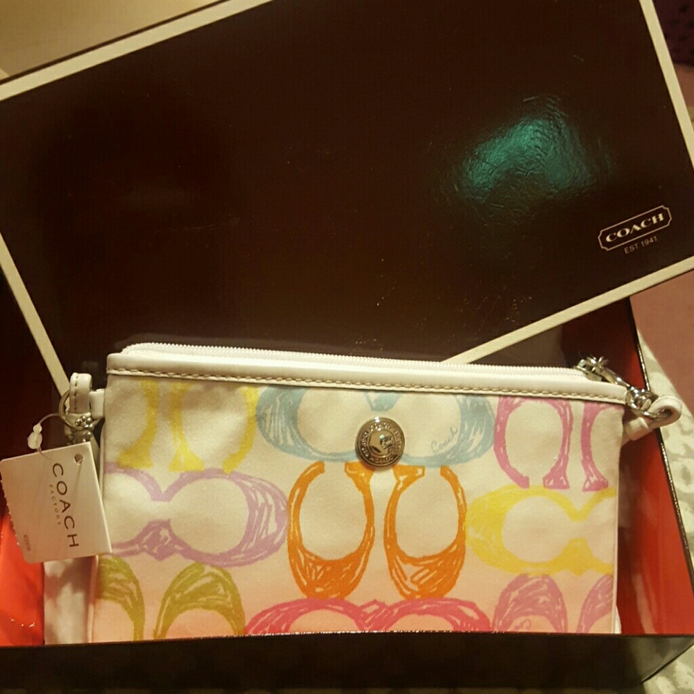 💕 Coach Wristlet